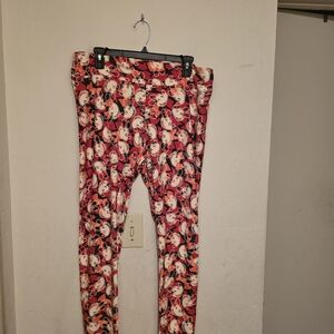 LuLaRoe Disney Mickey Mouse Red Black Cream M/L  Tall & Curvy Ankle Leggings
